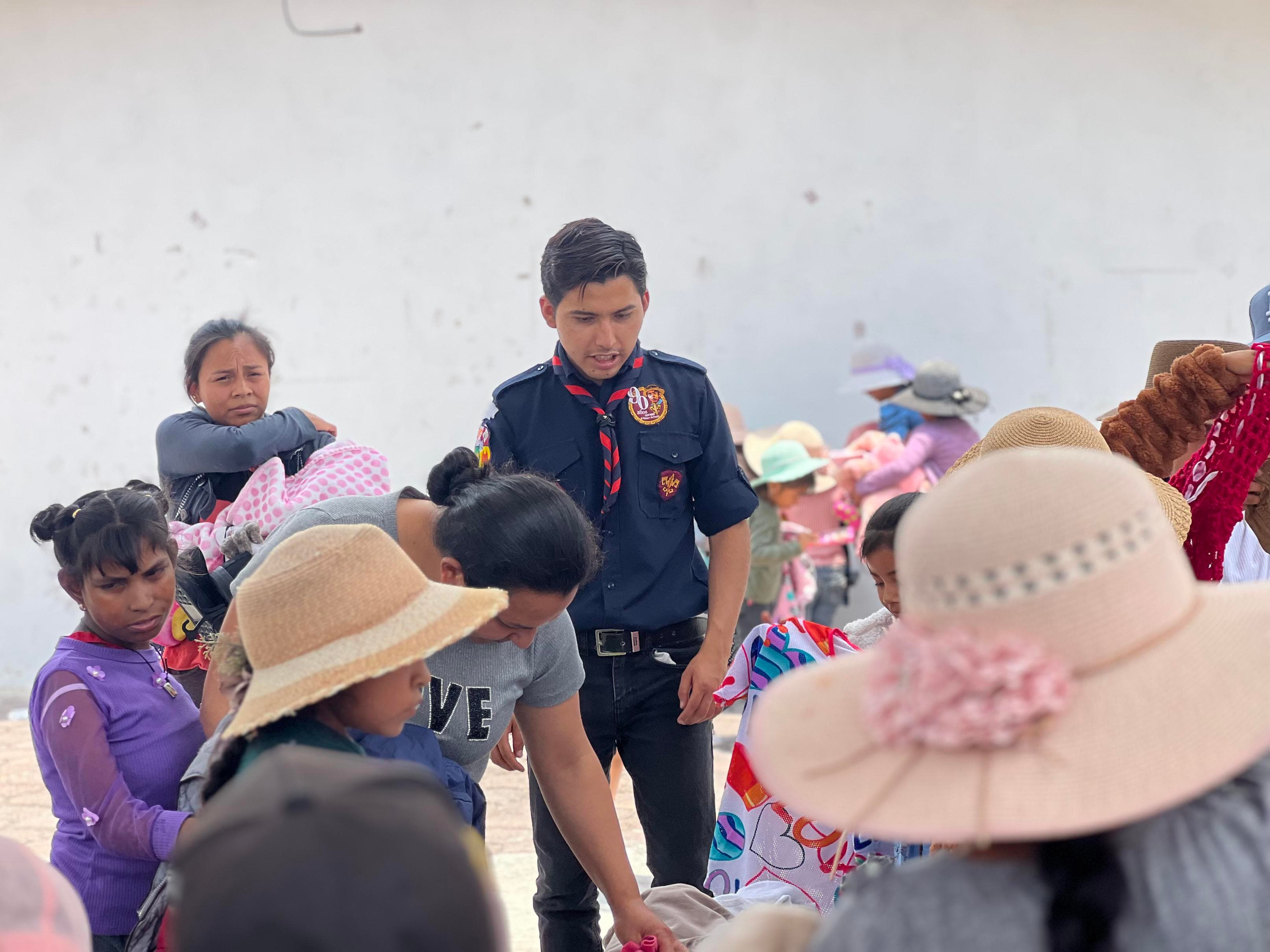 Acompañamiento scout durante una jornada comunitaria
