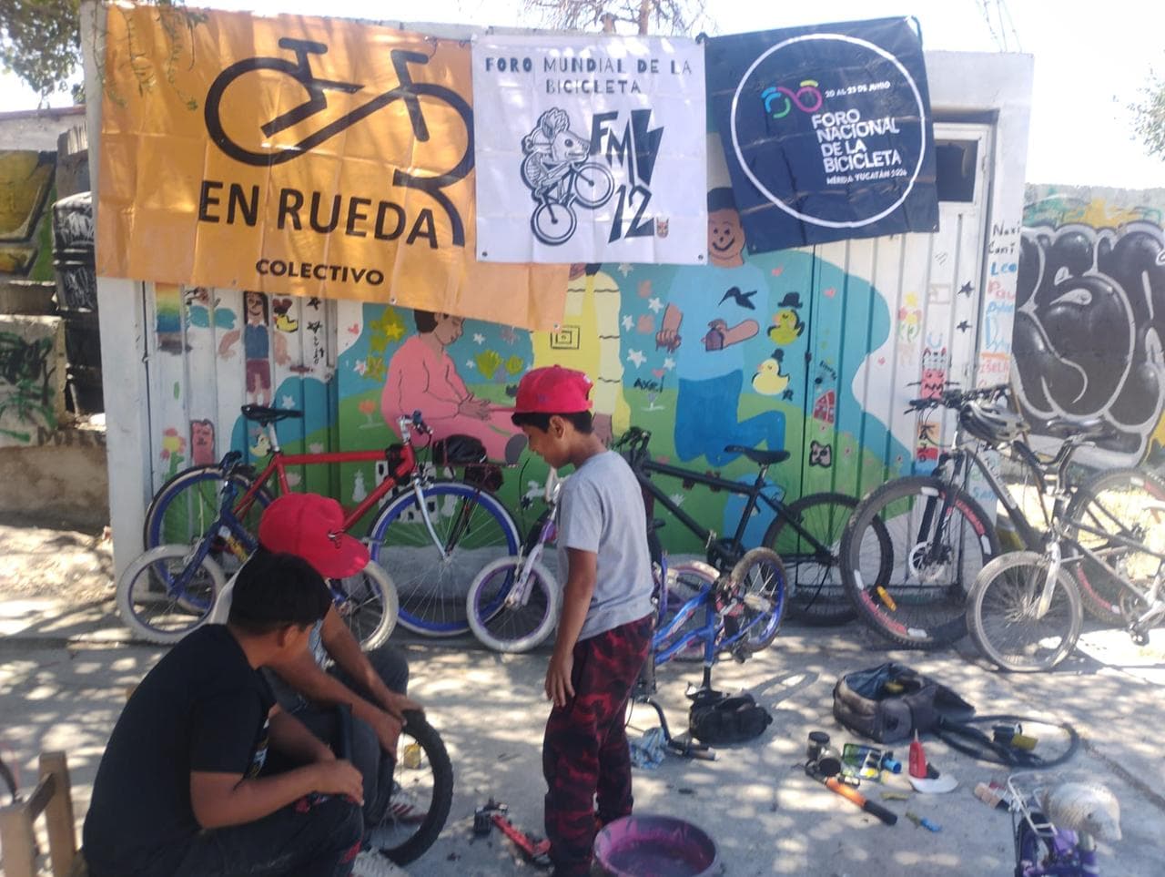 Actividad comunitaria alrededor de bicicletas
