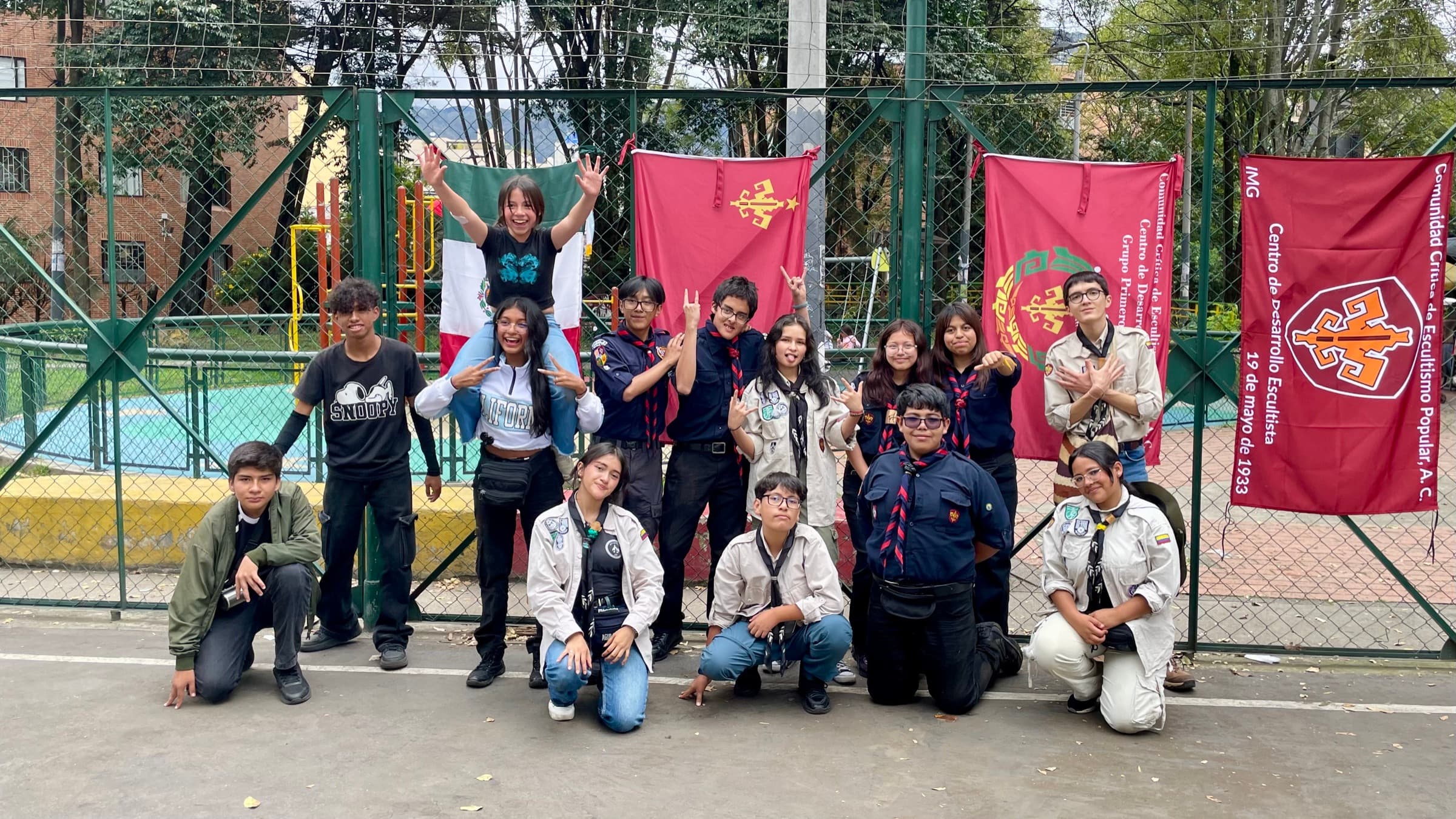 Comunidad de escultismo popular reunida