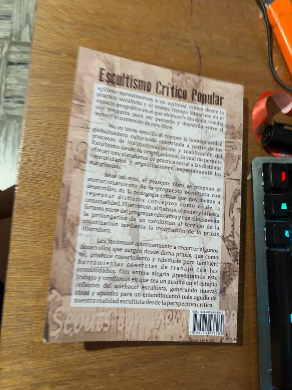 Contraportada del libro Escultismo Crítico Popular: Documentos de Pedagogía