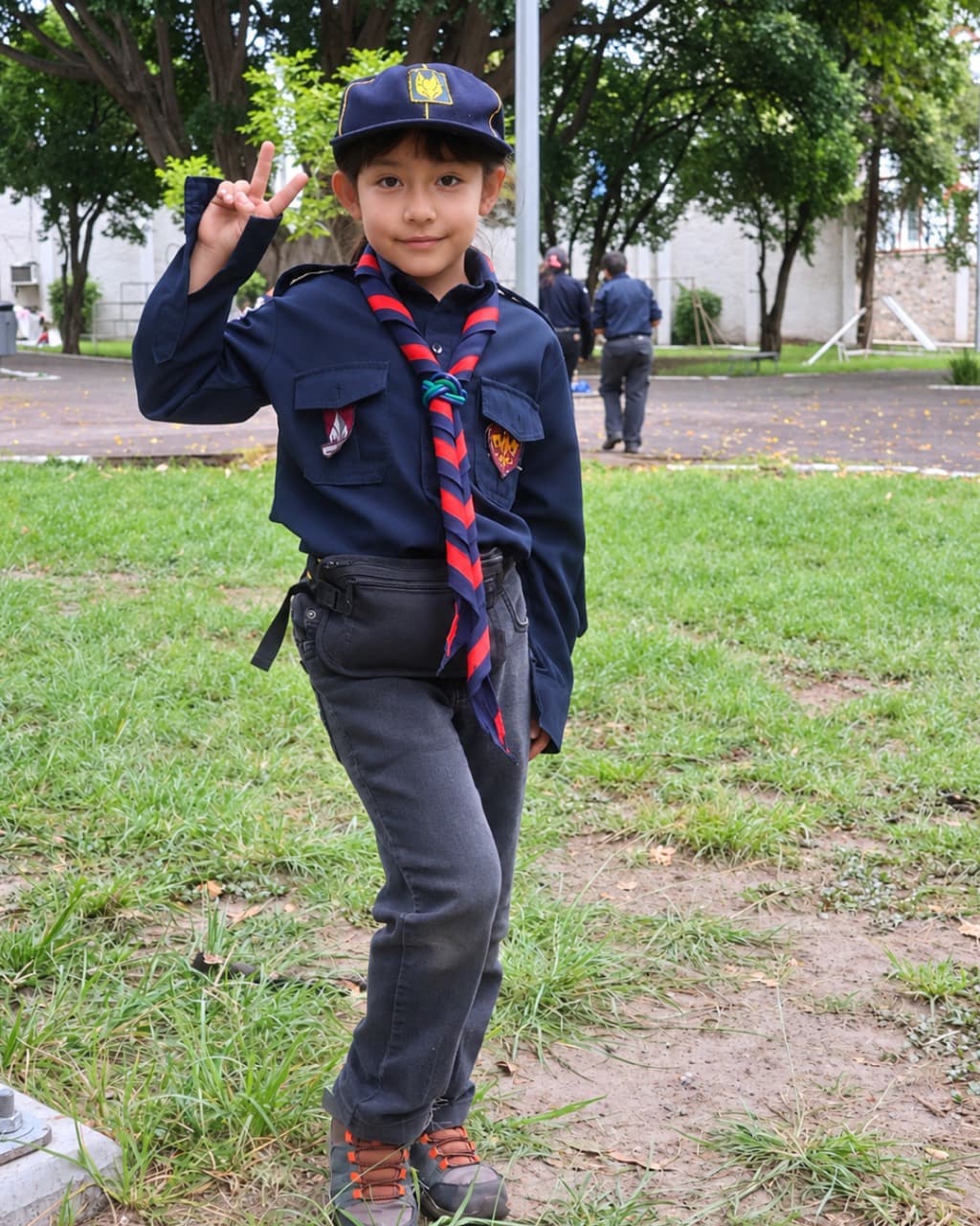 Integrante de la Manada del CDE México con el uniforme completo