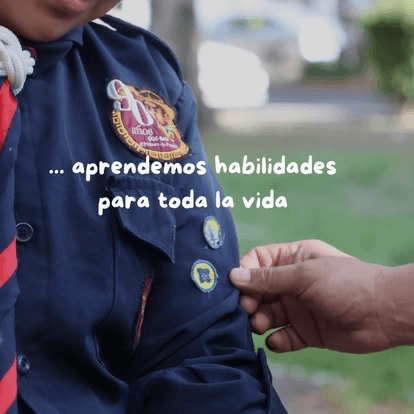Scout de Manada aprendiendo habilidades para toda la vida